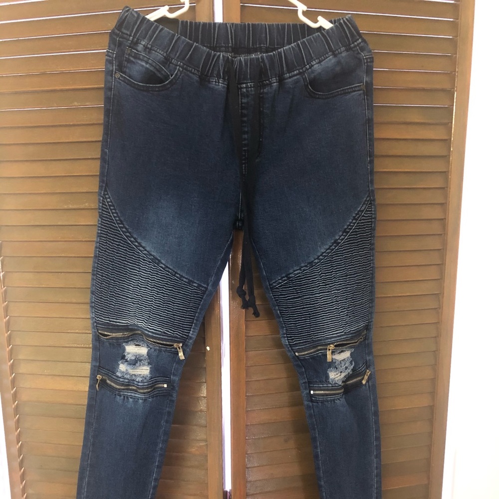 Fashion Nova Jeans. Never worn